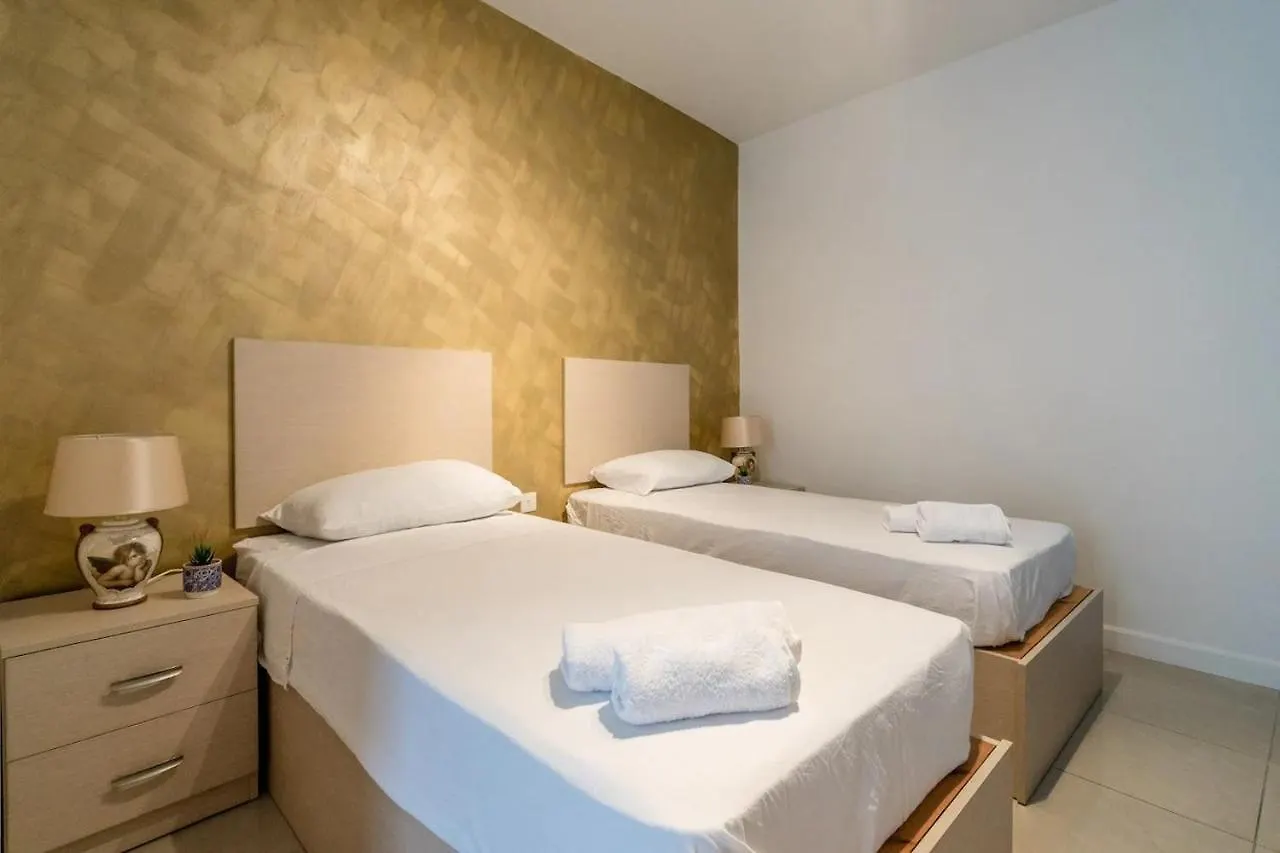 Modern Apt Kalkara Seafront! 0*,