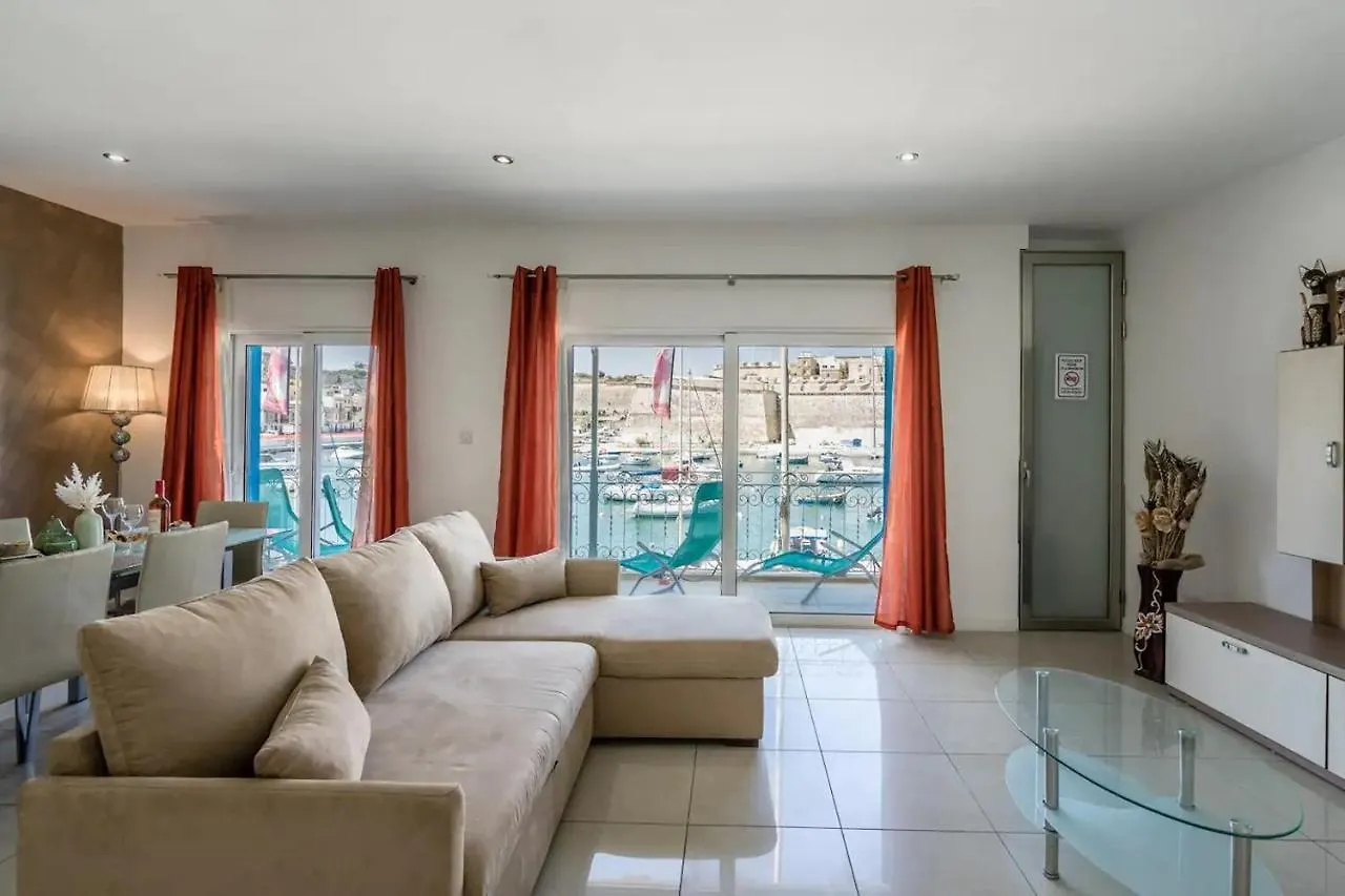 Modern Apt Kalkara Seafront!