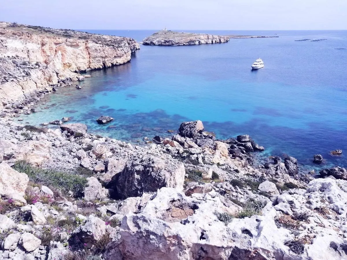 Modern Apt Kalkara Seafront!