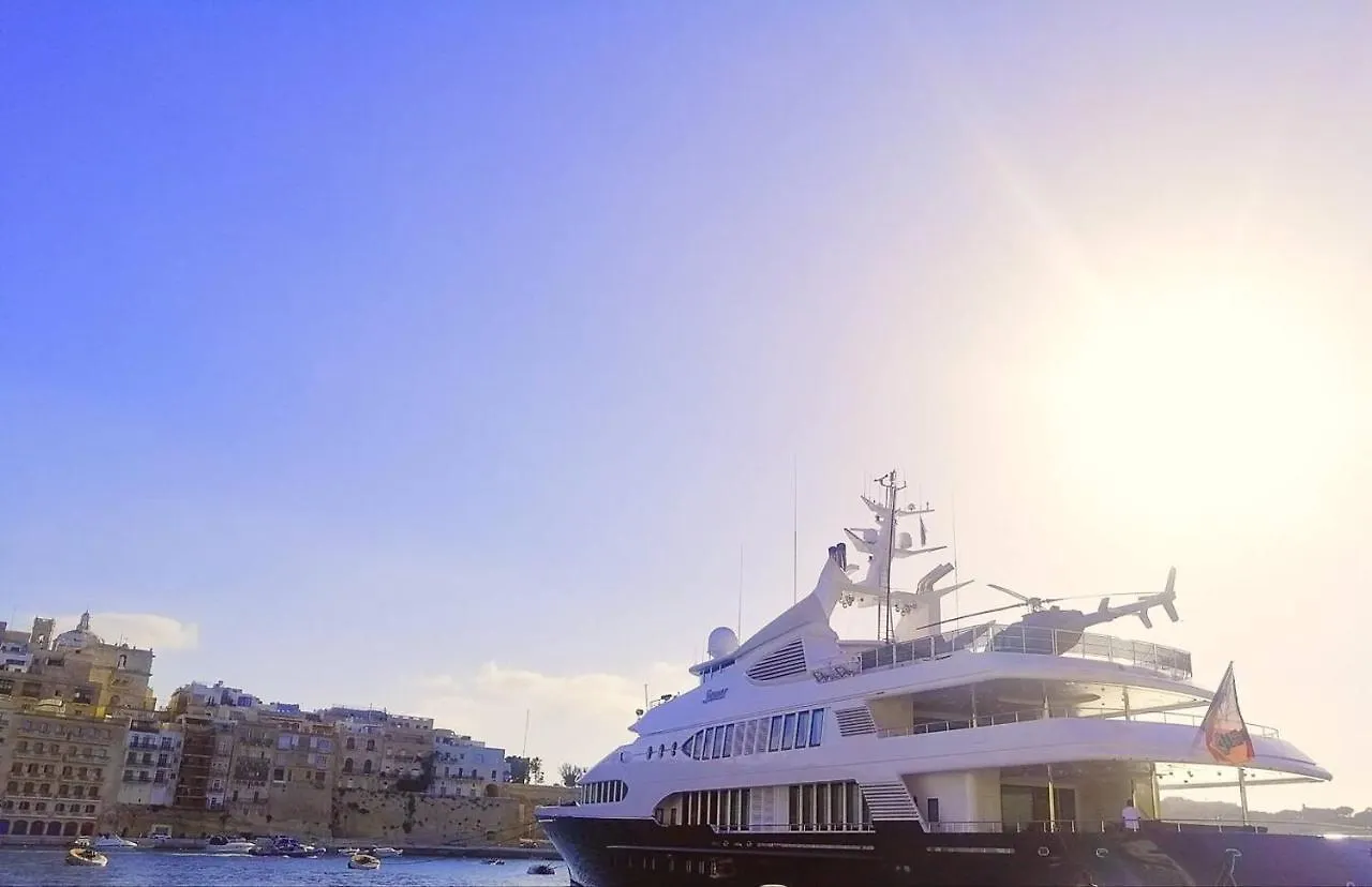 Modern Apt Kalkara Seafront! 0*,  Malta