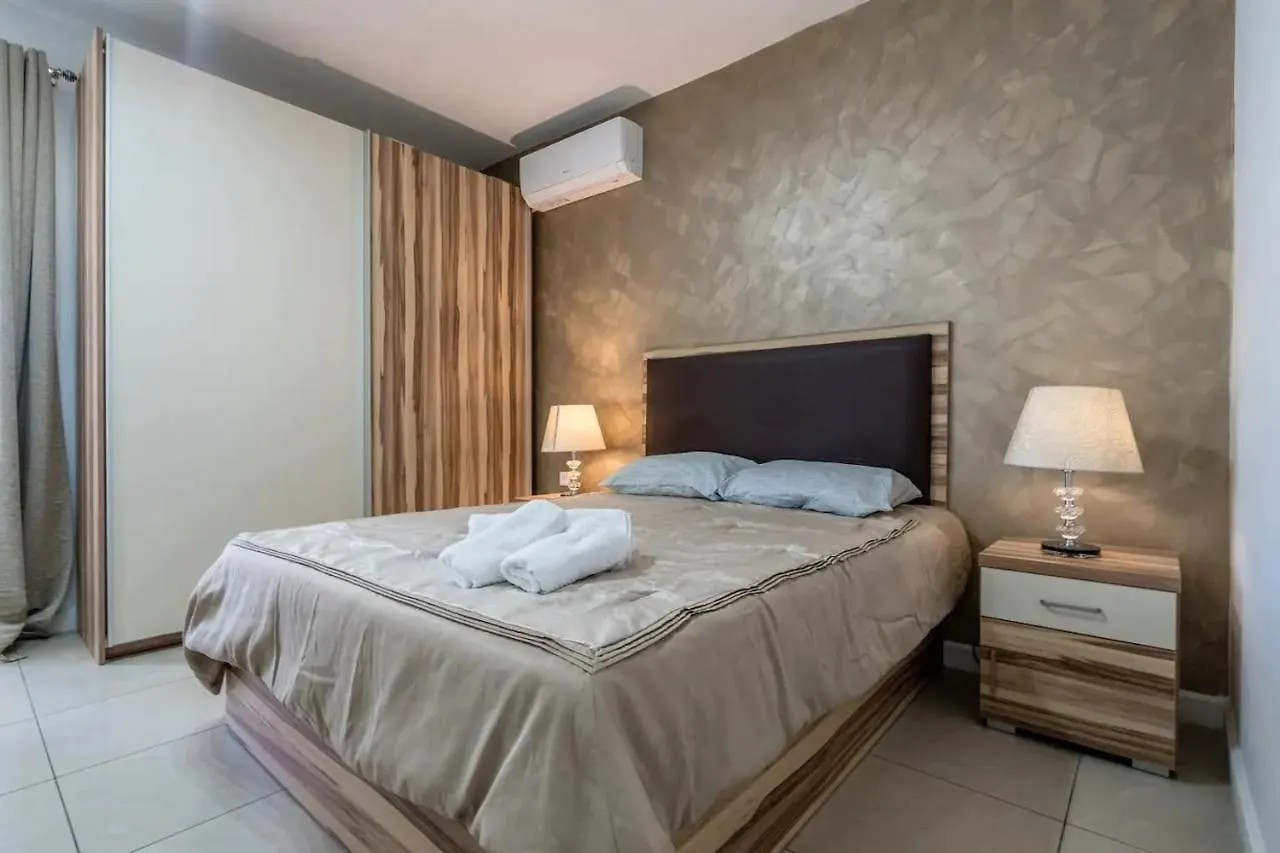 Modern Apt Kalkara Seafront! Apartment