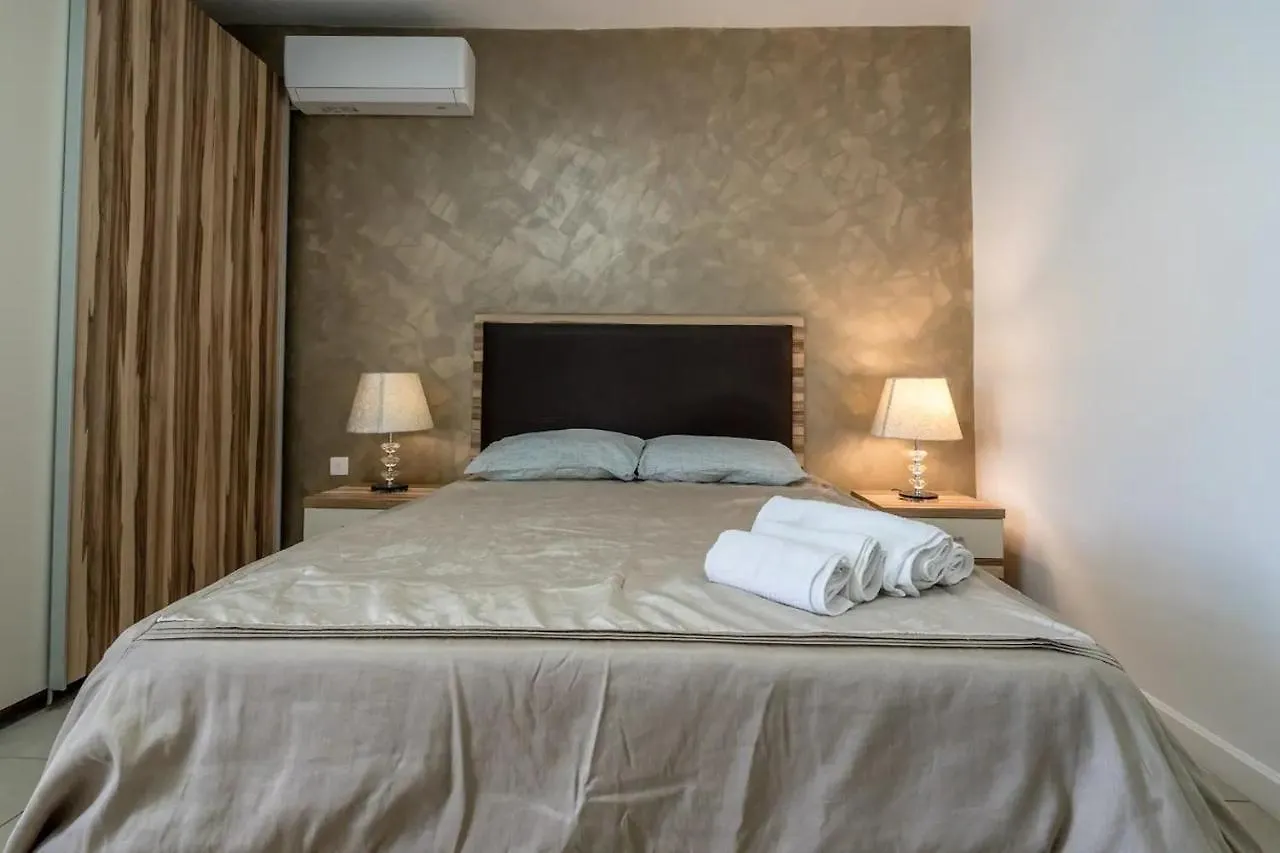 Modern Apt Kalkara Seafront!